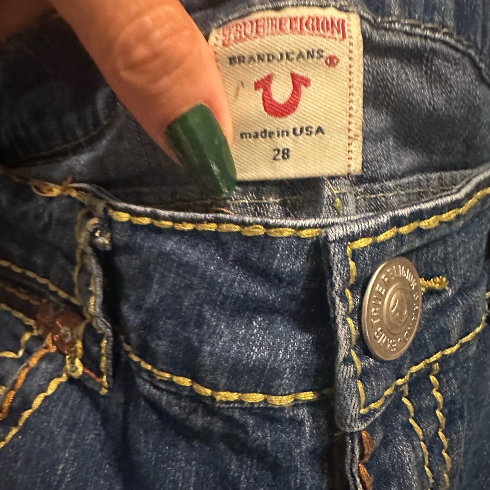 True religion size 28- size misses 6. In very goodid shape.